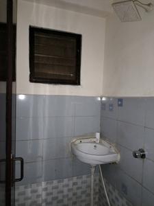 Common Bathroom One Image of 450 Sq.ft 1 BHK Apartment / Flat for rent in Sector 23B Dwarka New Delhi for Rs. 13000