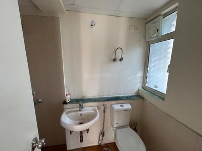 Bathroom Image of 960 Sq.ft 2 BHK Apartment / Flat for sale in Jaypee Kosmos, Sector 134 Noida for Rs. 7500000
