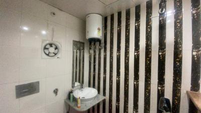 Bathroom Image of 1200 Sq.ft 1 BHK Independent House for rent in Jaipur House Colony Agra for Rs. 24000