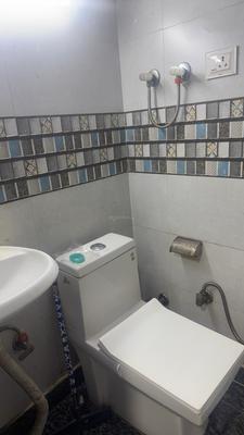 Bathroom Image of 324 Sq.ft 1 RK Builder Floor for rent in Patel Nagar New Delhi for Rs. 10098