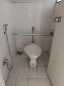 Common Bathroom Image of 600 Sq.ft 1 BHK Apartment / Flat for rent in Dreams Aakruti, Hadapsar Pune for Rs. 16000