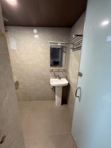 Bathroom Image of 600 Sq.ft 1 RK Apartment / Flat for rent in DLF Phase 3 Gurgaon for Rs. 26000