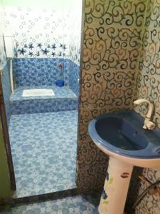 Bathroom Image of 900 Sq.ft 2 BHK Builder Floor for rent in Taramandal Gorakhpur for Rs. 10000