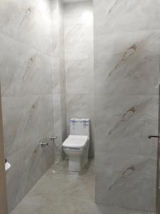 Common Bathroom Image of 300 Sq.ft 1 BHK Builder Floor for rent in Shastri Nagar New Delhi for Rs. 10000