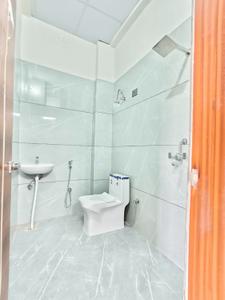 Bathroom Image of 1418 Sq.ft 3 BHK Apartment / Flat for sale in Vaishali Nagar Extension Jaipur for Rs. 6051000