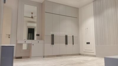 Bedroom Image of 3105 Sq.ft 4 BHK Builder Floor for sale in Anand Vihar New Delhi for Rs. 60000000