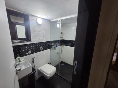 Bathroom Image of 1290 Sq.ft 3 BHK Apartment / Flat for sale in Lokhandwala Breeze Apartment, Andheri West Mumbai for Rs. 45000000