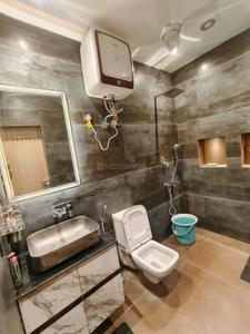 Bathroom Image of 900 Sq.ft 2 BHK Apartment / Flat for rent in Lajpat Nagar New Delhi for Rs. 80000