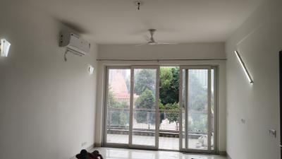 Living Room Image of 2906 Sq.ft 3 BHK Apartment / Flat for rent in BPTP Amstoria , Sector 102 Gurgaon for Rs. 50000