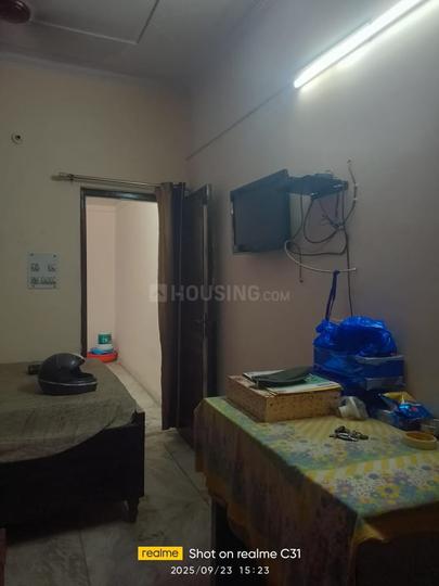 Paschim Vihar Bedroom 1