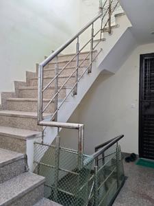 Staircase Image of 900 Sq.ft 3 BHK Apartment / Flat for rent in Mahavir Enclave New Delhi for Rs. 24000