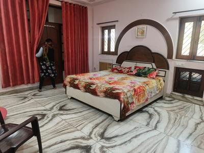 Bedroom Image of 2000 Sq.ft 3 BHK Builder Floor for rent in Sector 31 Faridabad for Rs. 25000