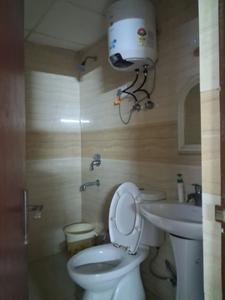 Common Bathroom Image of 890 Sq.ft 2 BHK Apartment / Flat for sale in Supertech Ecociti, Sector 137 Noida for Rs. 8800000