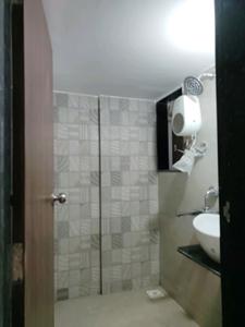 Common Bathroom Image of 650 Sq.ft 1 BHK Apartment / Flat for rent in Boisar Mumbai for Rs. 8000