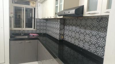 Kitchen Image of 700 Sq.ft 2 BHK Apartment / Flat for rent in Lodha Amara, Kolshet Thane for Rs. 40000