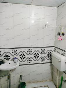 Bathroom Image of 650 Sq.ft 2 BHK Apartment / Flat for sale in Dasna Ghaziabad for Rs. 2550000