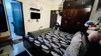 Bedroom Image of 1100 Sq.ft 3 BHK Apartment / Flat for sale in Krishna Apartment, Paschim Vihar New Delhi for Rs. 12100000