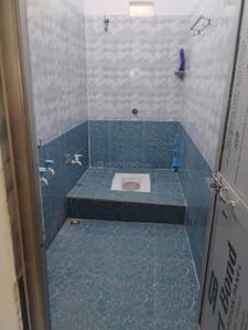 Bathroom Image of 750 Sq.ft 2 BHK Independent House for rent in Bankers Colony Muzaffarpur for Rs. 5500