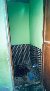 Bathroom Image of 450 Sq.ft 2 BHK Independent House for rent in Sangam Vihar New Delhi for Rs. 10000
