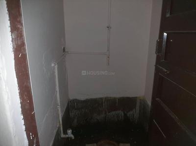 Bathroom Image of 1500 Sq.ft 3 BHK Independent House for rent in Shahganj Agra for Rs. 15000