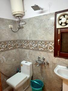 Bathroom Image of 950 Sq.ft 2 BHK Builder Floor for rent in Khirki Extension New Delhi for Rs. 28000