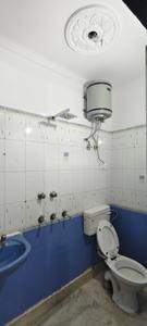 Bathroom Image of 550 Sq.ft 2 BHK Apartment / Flat for rent in Rohini Builder Floors, Sector 24 Rohini New Delhi for Rs. 26000