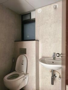 Common Bathroom Image of 683 Sq.ft 1 BHK Apartment / Flat for sale in Shapoorji Pallonji Vanaha, Bavdhan Pune for Rs. 5750000