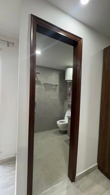 Bathroom Image of 1050 Sq.ft 1 BHK Builder Floor for rent in DLF Phase 3 Gurgaon for Rs. 37500