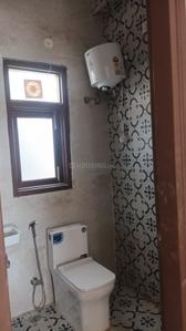 Bathroom Image of 650 Sq.ft 1 BHK Builder Floor for rent in Palam Vihar Extension Gurgaon for Rs. 18500