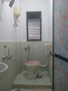 Common Bathroom Image of 225 Sq.ft 1 RK Apartment / Flat for rent in Santacruz East Mumbai for Rs. 33000
