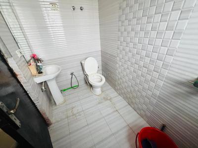 Bathroom Image of 2150 Sq.ft 3 BHK Builder Floor for sale in Omaxe North Avenue II, Omaxe City Bahadurgarh for Rs. 7000000