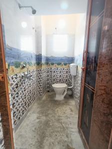 Bathroom Image of 550 Sq.ft 2 BHK Apartment / Flat for sale in Tollygunge Kolkata for Rs. 2000000