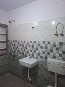 Bathroom Image of 1500 Sq.ft 2 BHK Builder Floor for rent in Indira Nagar Lucknow for Rs. 14000