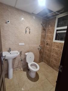 Bathroom Image of 2152 Sq.ft 3 BHK Builder Floor for rent in Gomti Nagar Lucknow for Rs. 30000