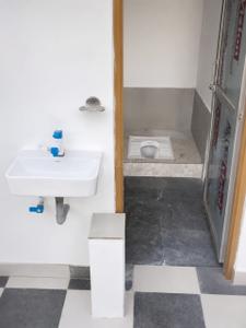 Bathroom Image of 400 Sq.ft 1 RK Builder Floor for rent in Jhotwara Jaipur for Rs. 7500