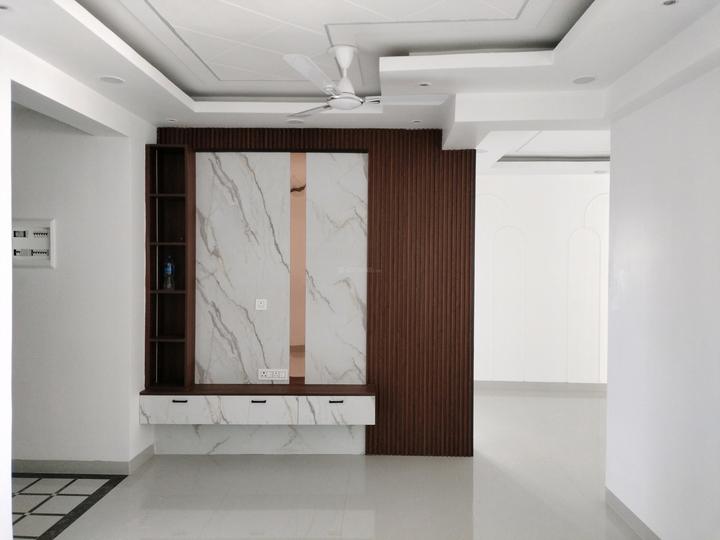 White house apartment sector 19b Main Image 1