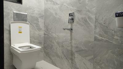 Bathroom Image of 450 Sq.ft 1 BHK Apartment / Flat for rent in Promesa West End, Dadar West Mumbai for Rs. 75000