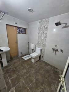 Bathroom Image of 1500 Sq.ft 3 BHK Independent House for rent in Indira Nagar Lucknow for Rs. 30000
