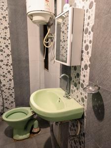 Bathroom Image of 950 Sq.ft 2 BHK Apartment / Flat for sale in Ashiyana Apartment, Napier Town Jabalpur for Rs. 3800000