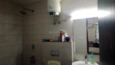 Bathroom Image of 700 Sq.ft 1 BHK Builder Floor for rent in Sector 14 Gurgaon for Rs. 24000