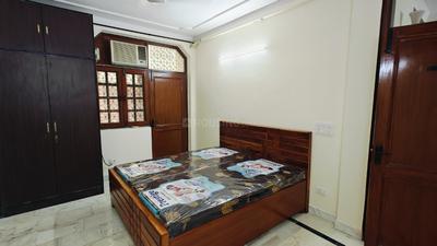 Bedroom Image of 1200 Sq.ft 3 BHK Builder Floor for rent in Swaraj Homes RWA Sant Nagar, Sant Nagar New Delhi for Rs. 60000