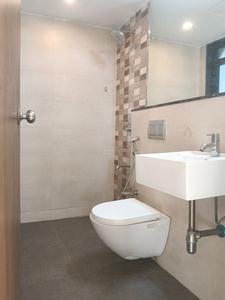 Common Bathroom Image of 900 Sq.ft 2 BHK Apartment / Flat for rent in Lodha Splendora Riverview, Kasarvadavali Thane for Rs. 31000