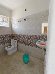 Bathroom Image of 1300 Sq.ft 3 BHK Builder Floor for rent in Singasandra Bengaluru for Rs. 42000