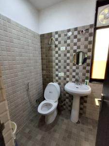 Bathroom Image of 864 Sq.ft 2 BHK Apartment / Flat for rent in Parsvnath Prerna, Tajganj Agra for Rs. 20000
