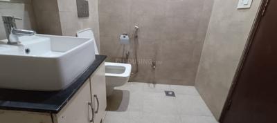 Bathroom Image of 2000 Sq.ft 3 BHK Builder Floor for rent in Vivek Vihar New Delhi for Rs. 50000