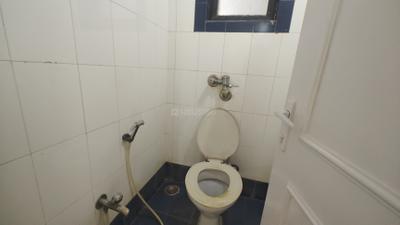 Bathroom Image of 600 Sq.ft 1 BHK Apartment / Flat for rent in Hiranandani Leonardo, Hiranandani Estate Thane for Rs. 25000
