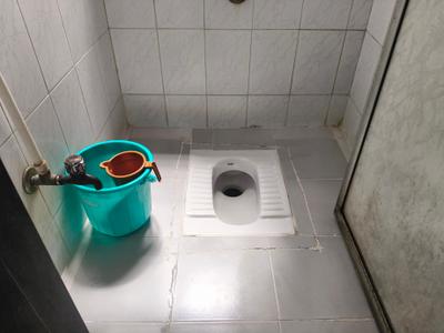 Bathroom Image of 520 Sq.ft 1 BHK Apartment / Flat for rent in Borivali West Mumbai for Rs. 30000