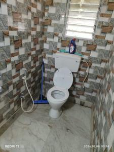 Bathroom Image of 750 Sq.ft 2 BHK Independent House for rent in Lake Town Kolkata for Rs. 12500