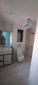 Bathroom Image of 1377 Sq.ft 2 BHK Builder Floor for rent in Jaypee Kensington Park Plot Phase 2, Sector 133 Noida for Rs. 35000