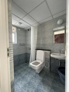 Bathroom Image of 1300 Sq.ft 2 BHK Apartment / Flat for rent in Sattva Park Cubix Phase 1, Devanahalli Bengaluru for Rs. 90000